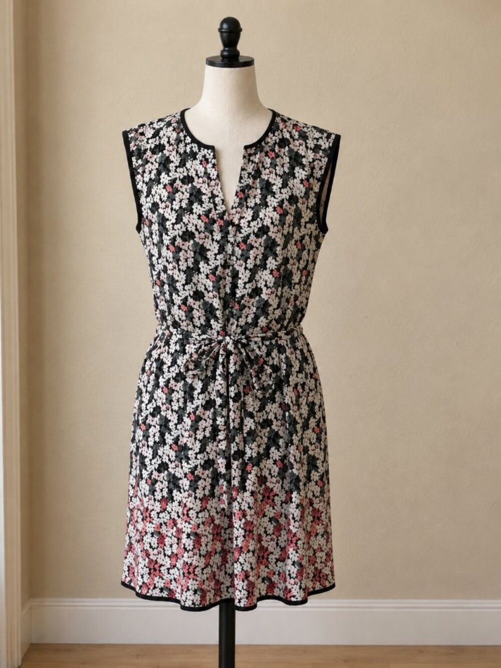 LOFT Garden Split Neck Pocket Dress - Size MP (Petite Medium)
